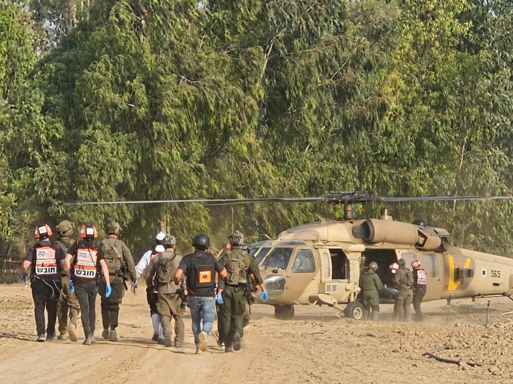 Military-helicopter-and-medics